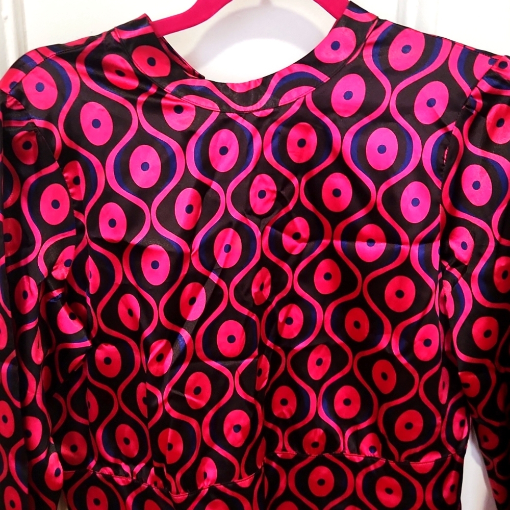 Stylish Red and Black Women's Top - Picture 2 of 2